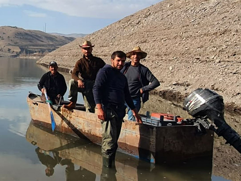 Balıkçılık ve Su Ürünleri Genel Müdürlüğü tarafından Karakurt Barajı ve HES rezervuarında balık türleri araştırma çalışmaları. (Kars / Türkiye)